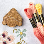 Load image into Gallery viewer, Bumble Bee - Magnetic Needle Minder
