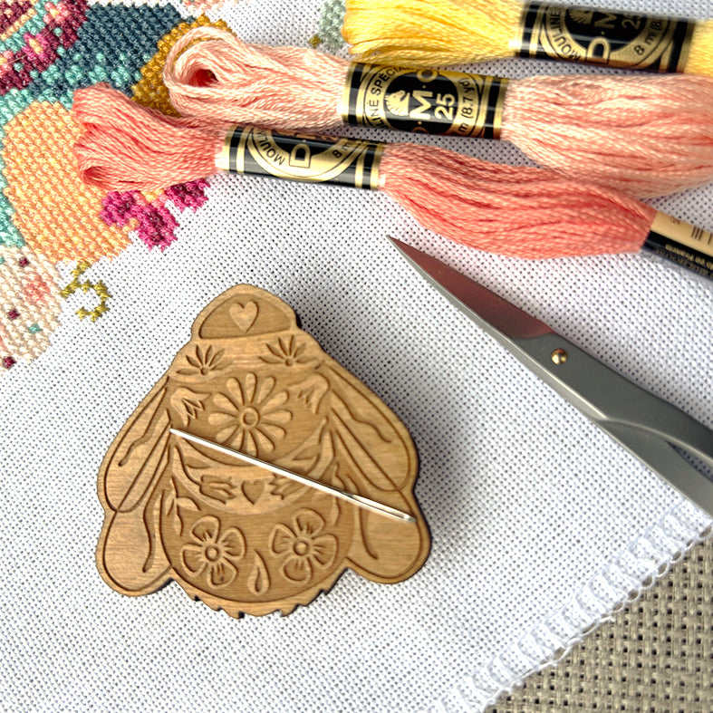 Bumble Bee - Magnetic Needle Minder