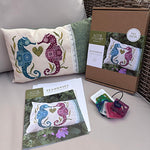 Load image into Gallery viewer, Seahorses - Boxed Kit
