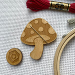 Load image into Gallery viewer, Toadstool - Magnetic Needle Minder
