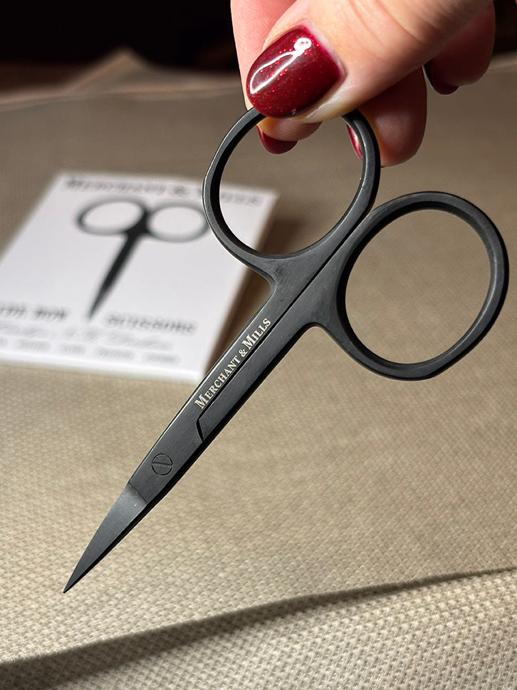 Wide Bow Scissors